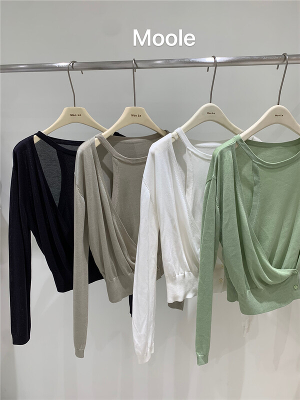 goods in stock! New year in early spring! [moo Le] Korean version of versatile fashion fake two-piece Knitted Blouse 22079# CLS