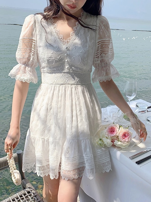 New in early summer! [smile baby] French style V-neck embroidery lace bubble sleeve waistband slim dress b2825# WPL