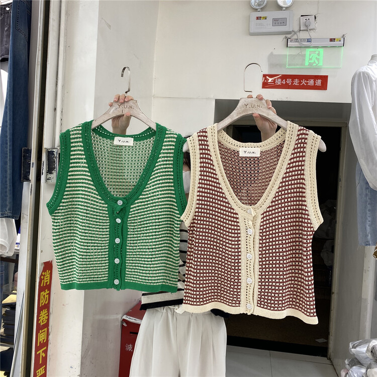 [Yun] Korean V-neck single breasted knitted vest 6512# CSX