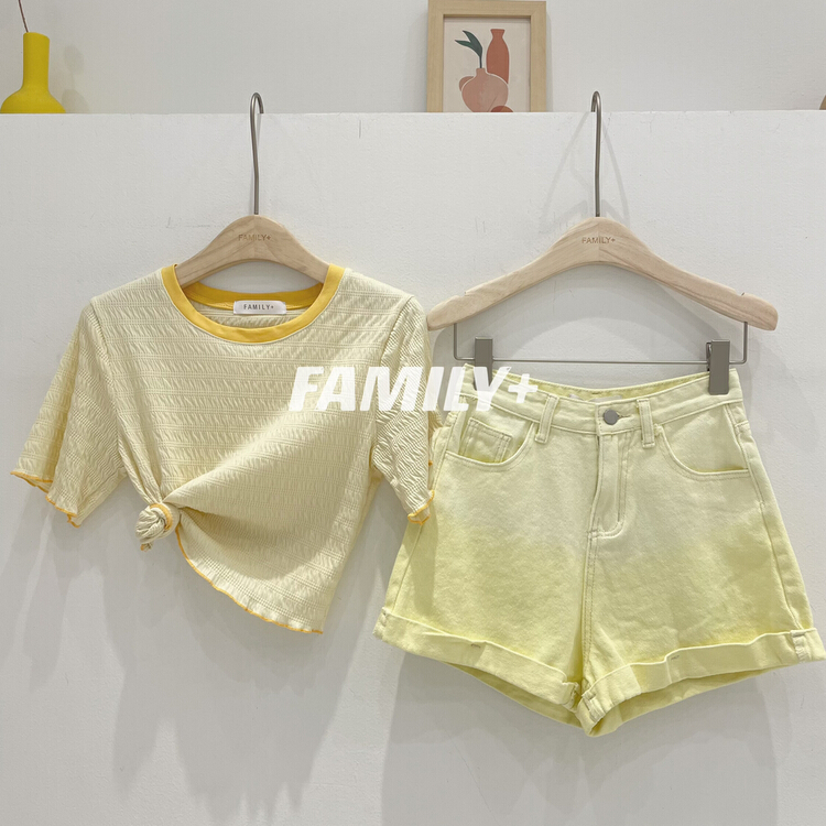 [family +] Korean small fresh color contrast T-shirt + hanging dyed denim shorts set 5720# ozq