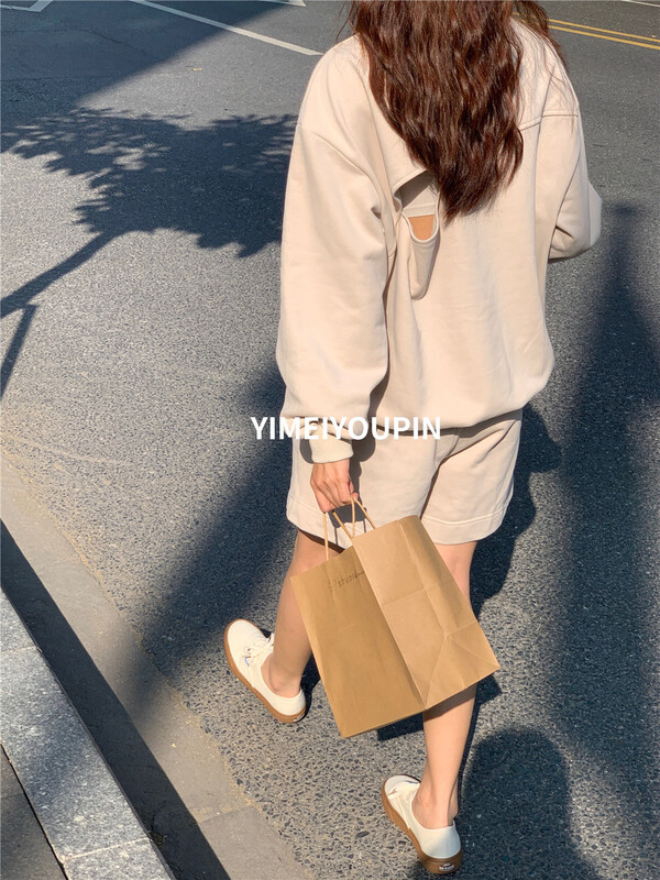 New year in early spring! [Yimei] design sense retro western style sweater + slim casual Shorts Set 8002# LSL