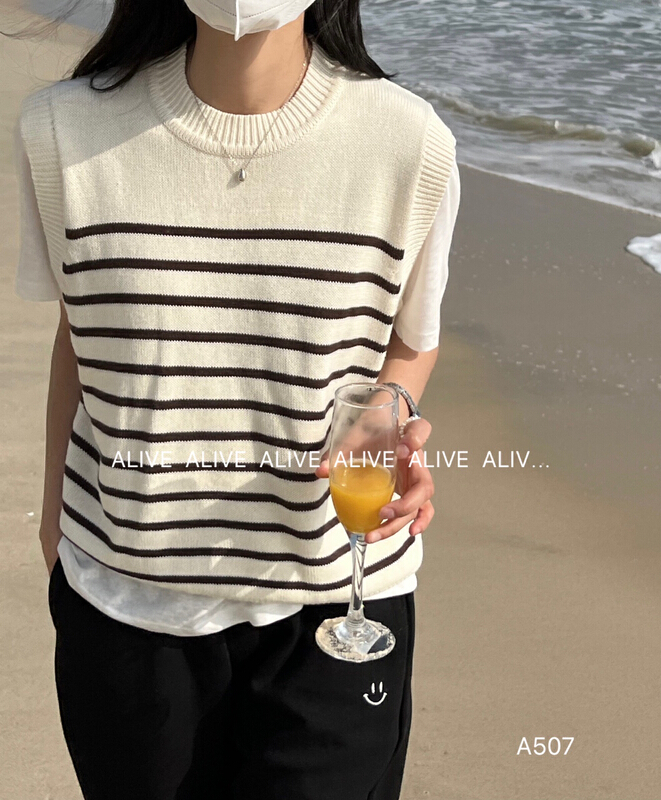 New year in early spring! [alive] fashion stripe round neck Pullover versatile vest (only vest sold) 8022# lwy