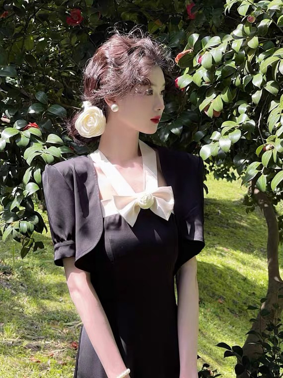 【L.L STUDIO】法式高級設計感掛脖連衣裙+氣質短款防曬衫套裝  7633#  PCZ