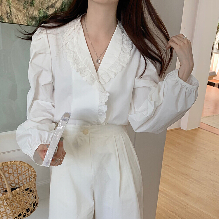 New year in early spring! [timely rain] French foreign style, niche and chic, doll lace splicing collar, single breasted bubble shirt 59935# YYW