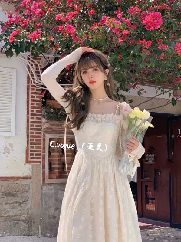 New in early summer! [c.vogue] French sweet and gentle temperament lace blouse + sweet suspender skirt suit 2975# PCZ