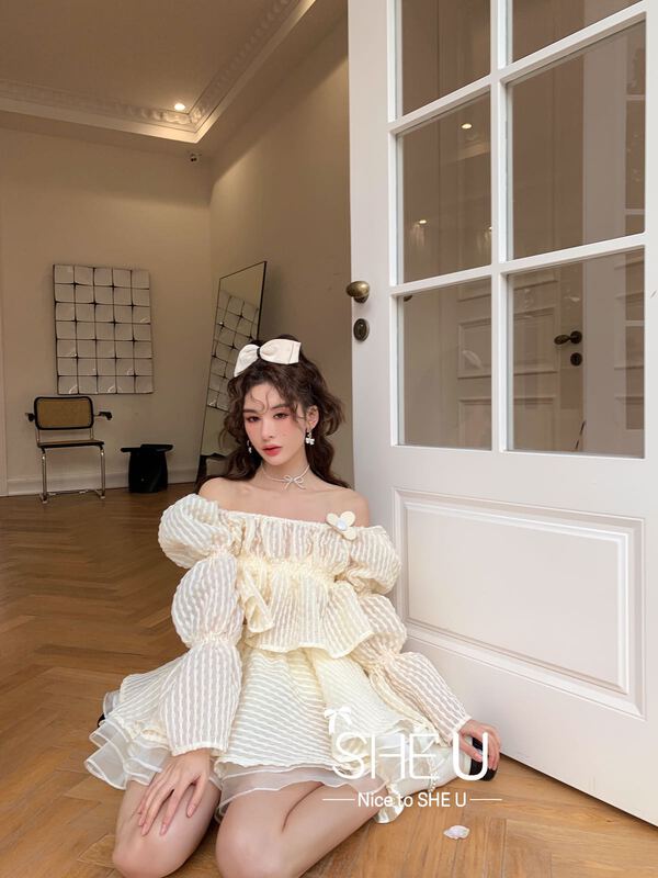 New year in early spring! [she u] small French style one line collar flower Doll Top small shirt c50015# cqw