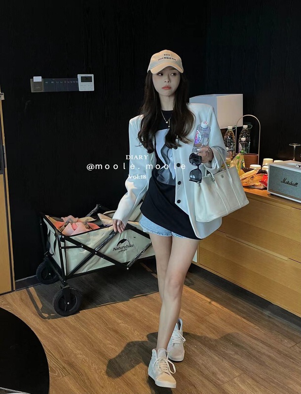 New year in early spring! [moo Le] Korean version of fashion and atmosphere fake two pieces of high-grade suit 22021# CLS