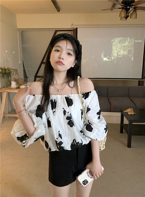 [timely rain] Han Feng ins sweet temperament, design sense, one line collar shirt 27702# WPL