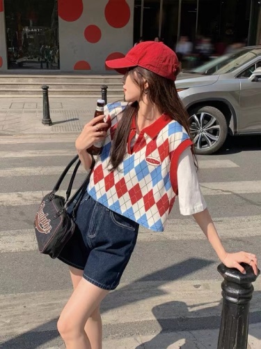 Yang Paopao Lingge short knitted vest women's 2022 summer new loose Korean version, wearing a thin jacket outside