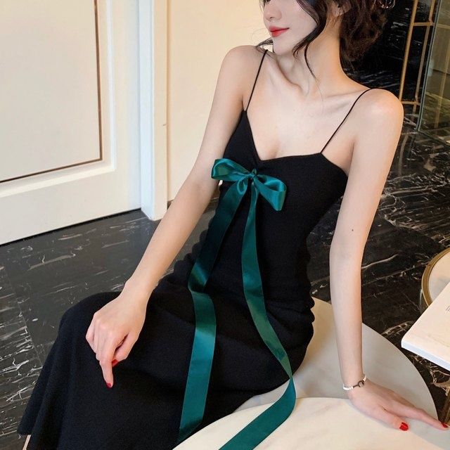 European and American ins fashion backless slim black dress dress design sense of gas suspender sexy dress children's fashion