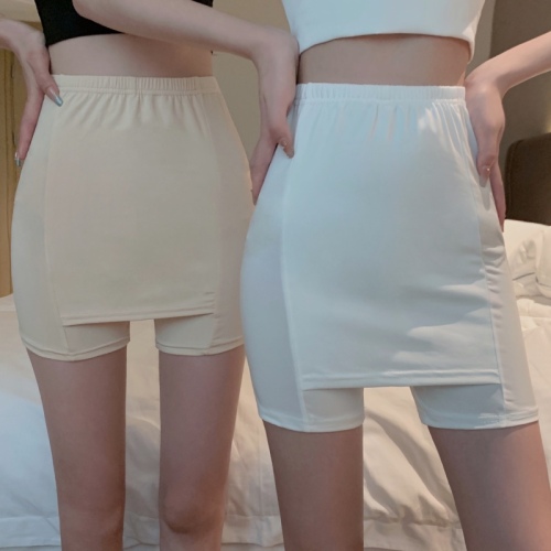 Double layer pants with no buttock covering and no crease in the bottom area