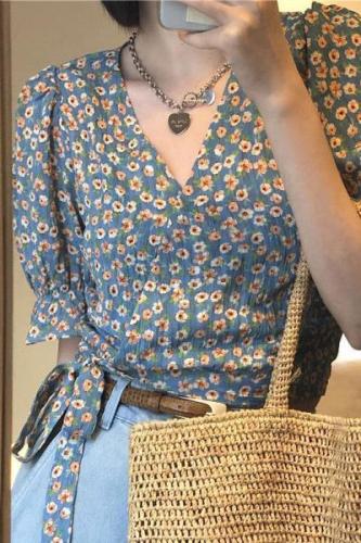 Korean floral shirt women's chiffon shirt women's summer loose short V-neck new bubble sleeve high waist collar floral shirt