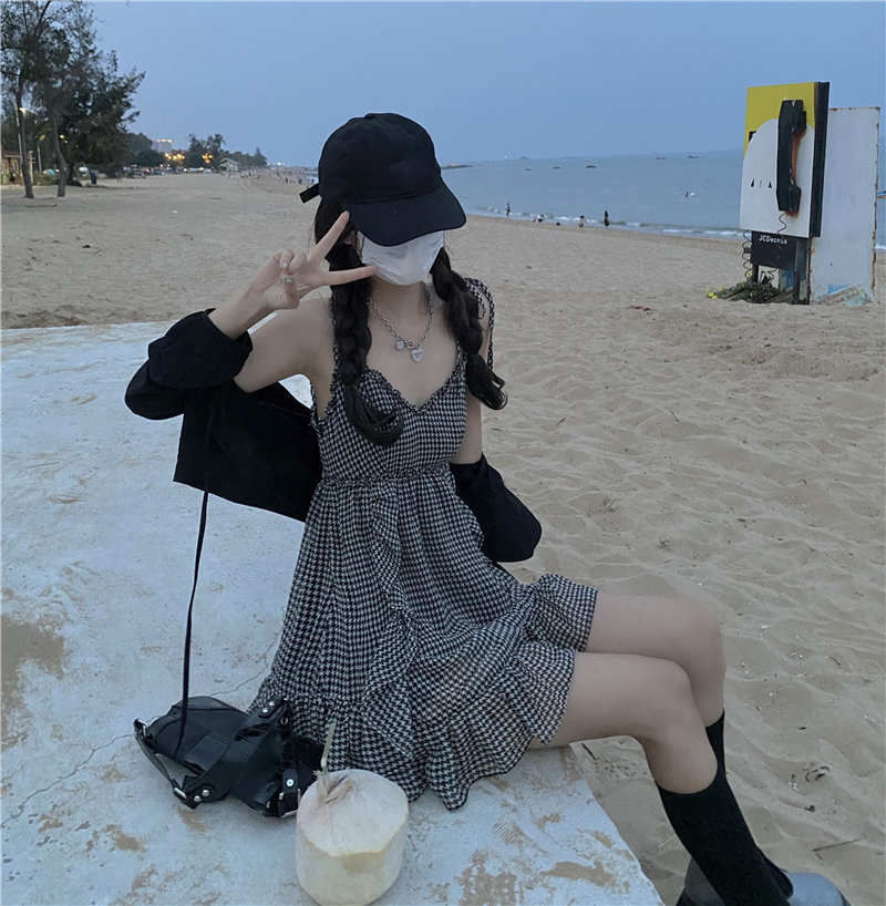 Gentle wind lotus leaf edge thousand bird lattice suspender dress for spring women 2022 new waist closing slim short skirt skirt