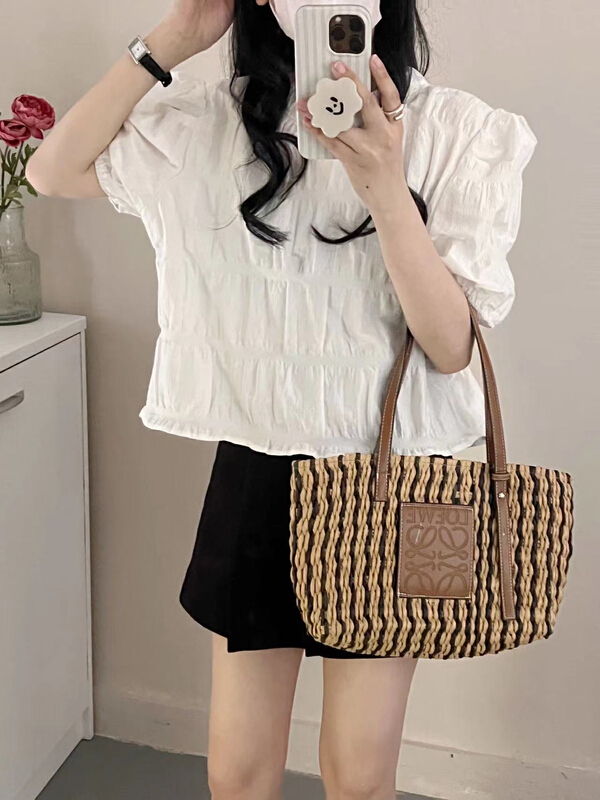 【 Susan 】 round neck bubble sleeve slim shirt 18715\lsw