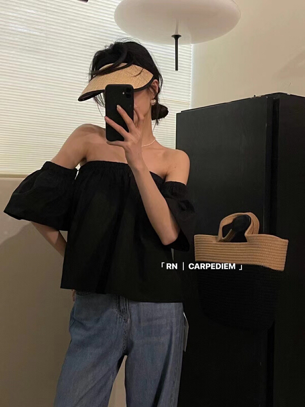 [R n] Korean version of gentle and clever one line shoulder exposed collarbone short sleeve loose shirt 81212\ll