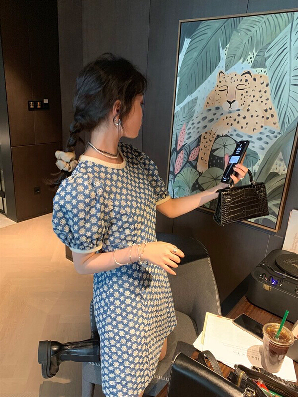 New in early summer! [y.jia EJA] simple round neck heavy industry embroidery hollow out dress ys2-8892\pcz