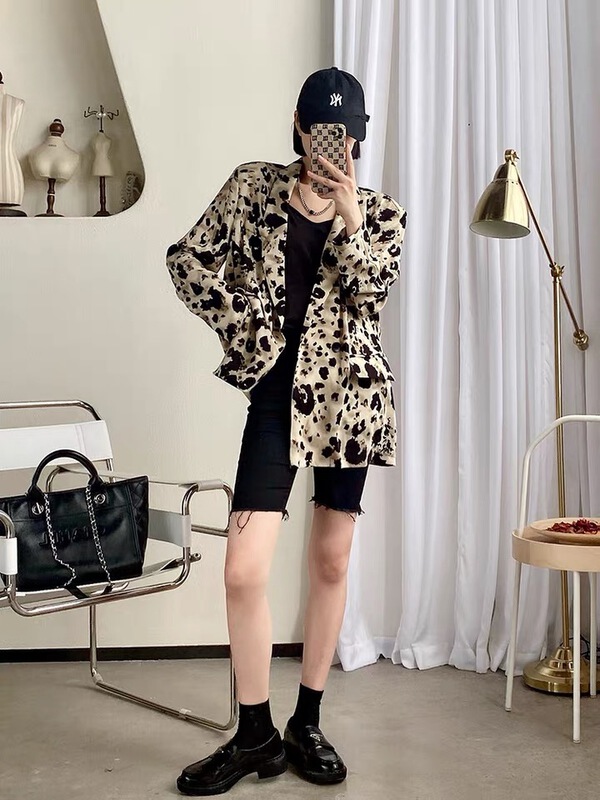 [c.h.z] Korean loose silhouette cow leopard sun pad shoulder suit 80108\wtt