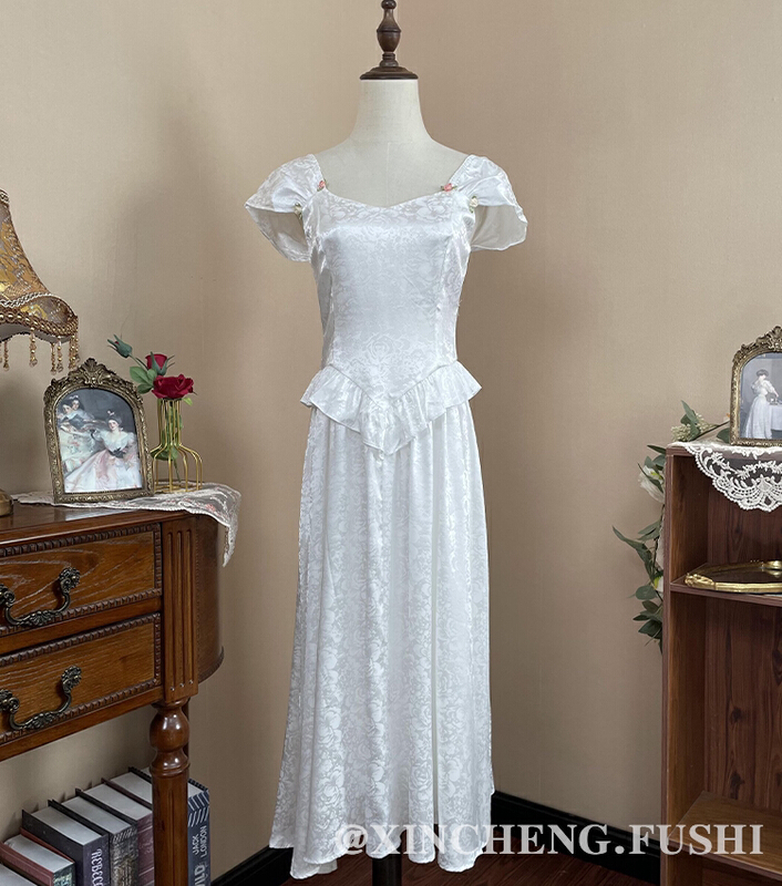 [Xinsheng] French elegant V-neck waist closed dark jacquard white dress 5309\pcz