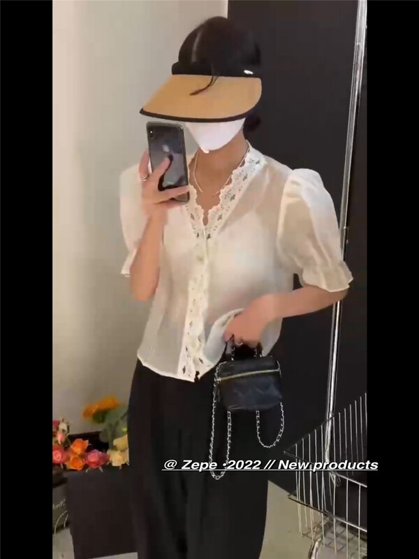 [Ze] V-neck single breasted comfortable Korean shirt 8699\ll