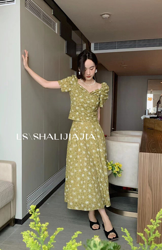 [LS] little womanly Style Bubble Sleeve Blouse +a-word medium length skirt set 2691\jhy
