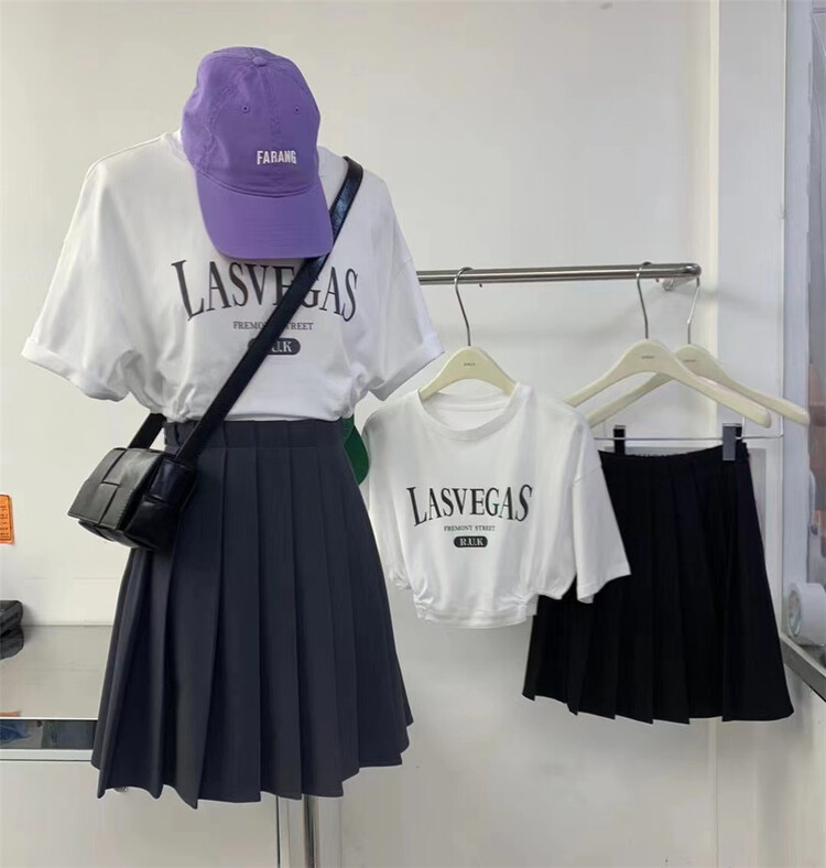 [Boran Boran] letter printed fashion short sleeve T-shirt + pleated skirt set (excluding necklace) 7363\lsw