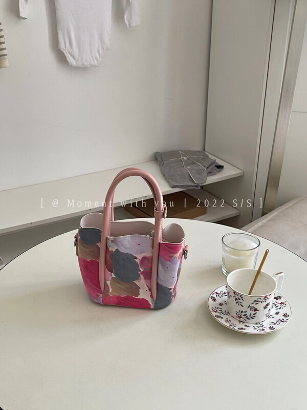 [moment with you] a popular design flower petal cute print versatile Messenger Handbag (with single shoulder strap and mini bag) 2m167\lsw