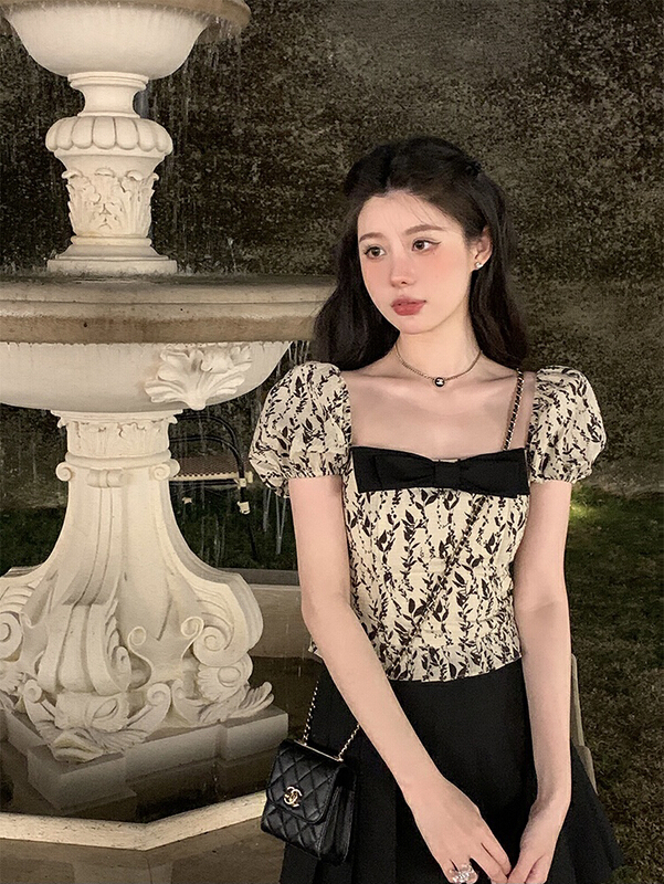 [savage] French retro small fragrance square neck stitched bow bubble sleeve wrinkled waist slim design floral shirt e8286\wpl