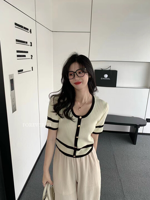 In early summer! [forever23] small fragrance temperament U-neck short sleeve sweater q6991\hjy