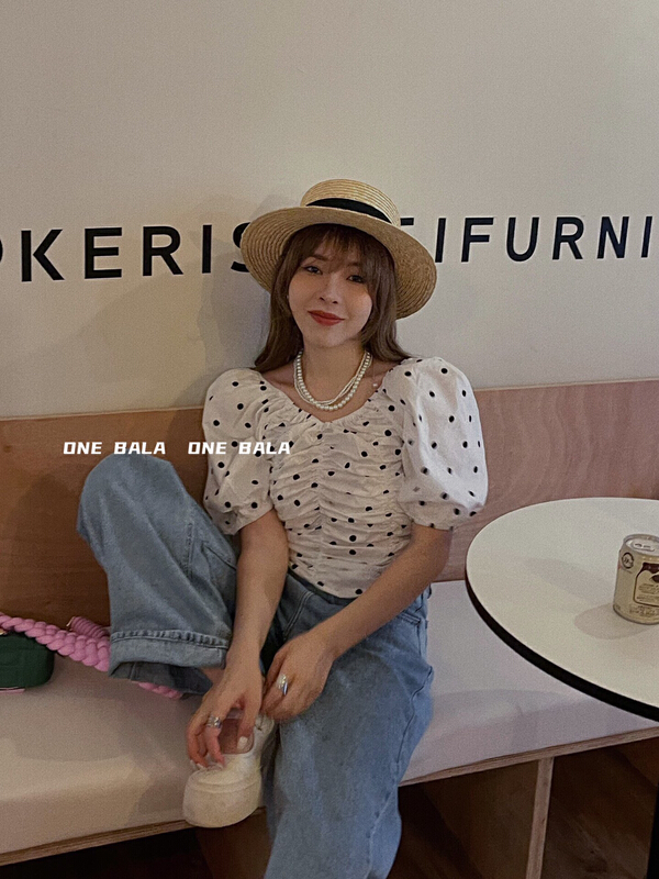 [one Bala] large dot pull off off off shoulder shirt 1276\hjy