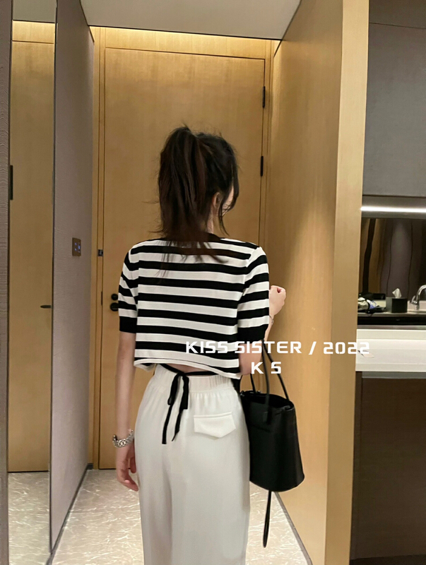 [kiss sister] Korean version caution machine stripe T-shirt 22m8069\ozq