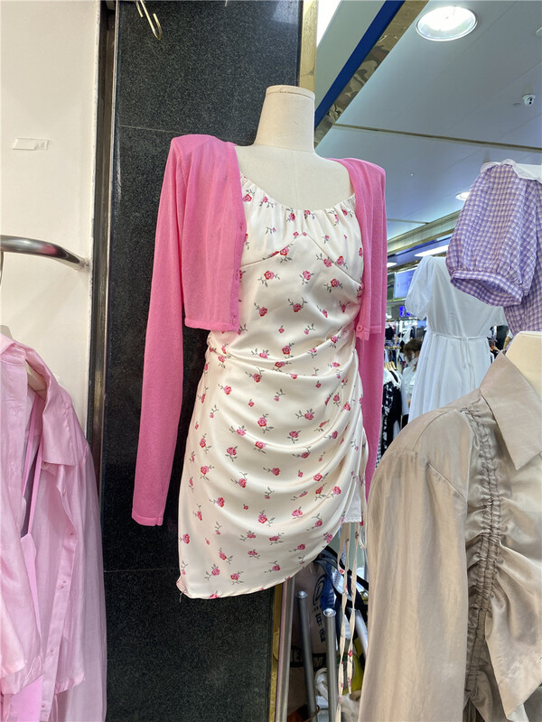[linkayi] Korean version small woman simple polyester knitted cardigan + temperament floral suspender dress set 8077\hjy