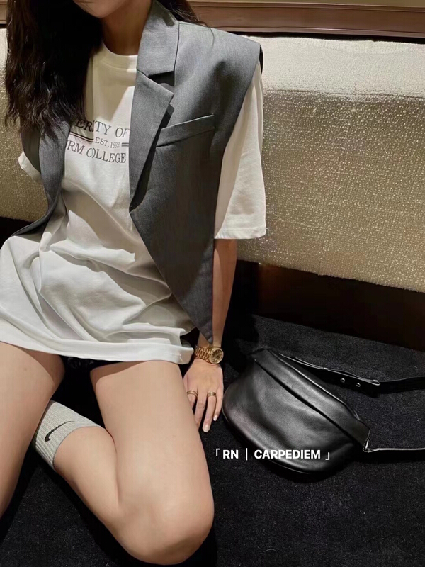 [R n] Korean alphabet printed short sleeve T-shirt + design vest set 81166\ll