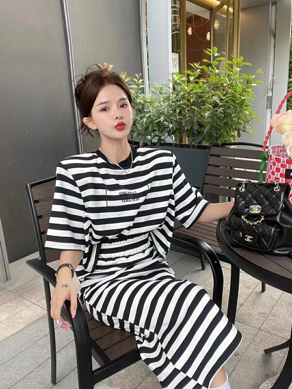 [mi ni] striped loose top + comfortable Korean skirt set 1607\pcz