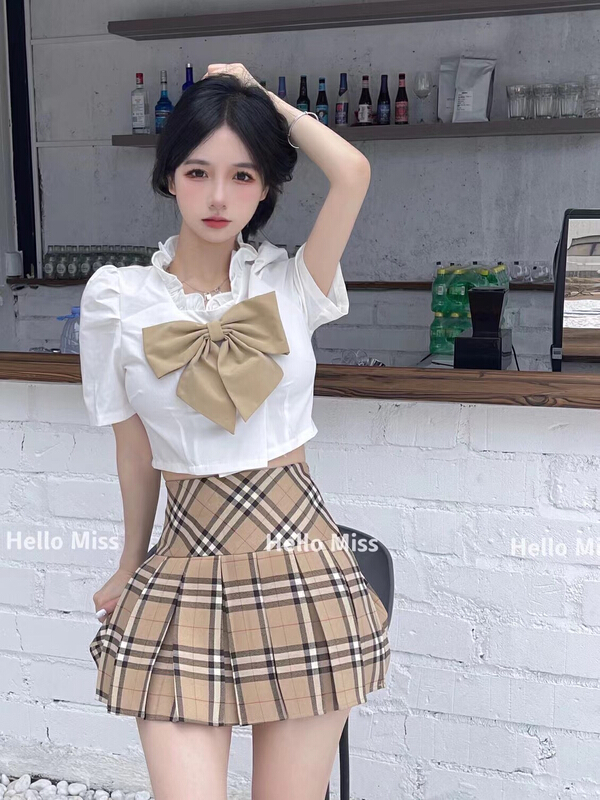 [Hello Miss] college style versatile shirt + Plaid pleated skirt suit (with Brooch) 81118\pcz