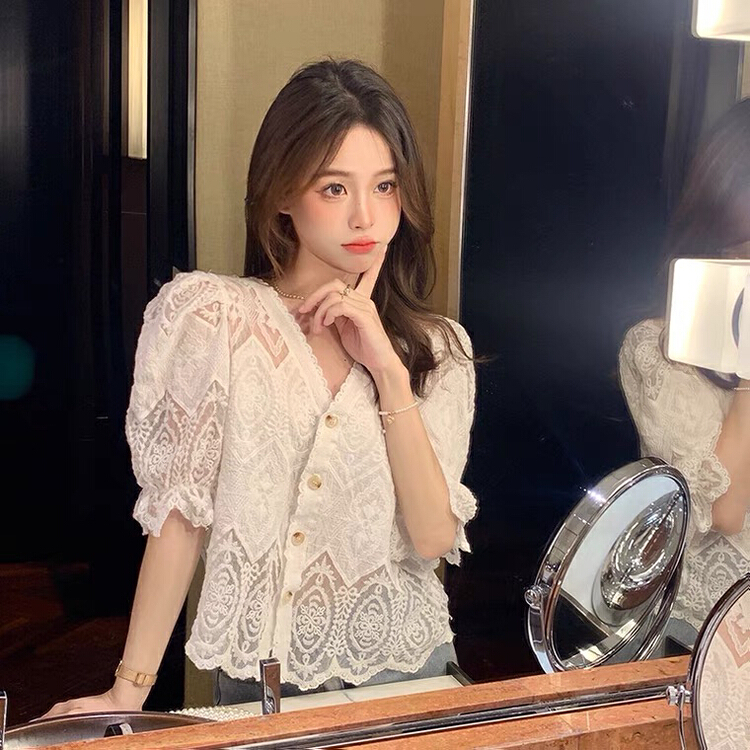 [Kiki studio] Korean version lace embroidered temperament blouse (only selling blouses) 6088\hjy