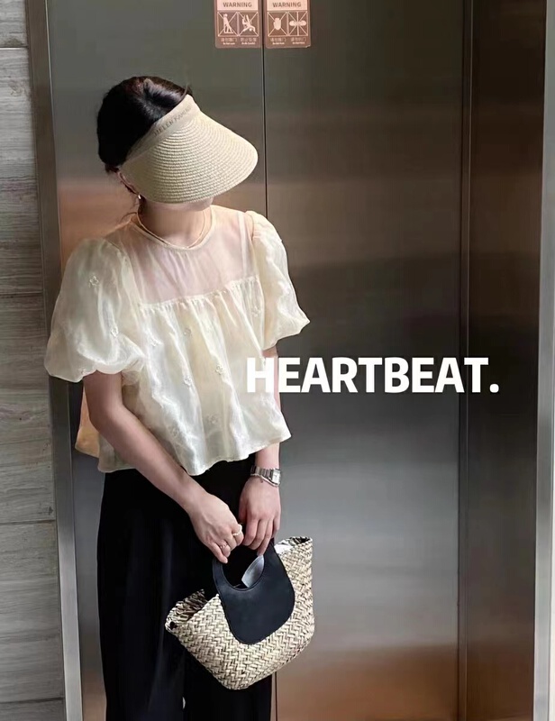 [hearteat] round neck sweet bubble sleeve shirt 581\zjy
