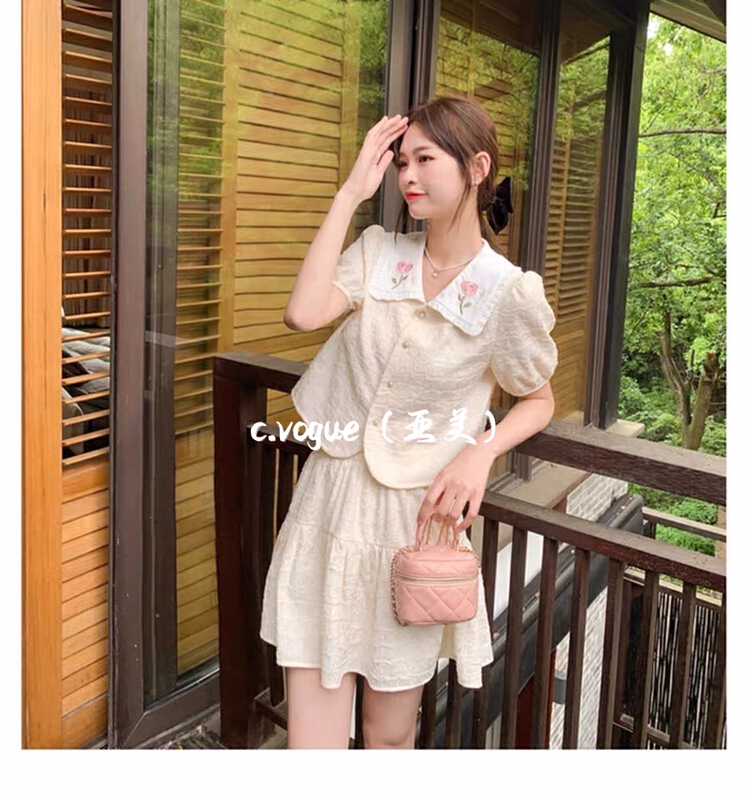 [c.vogue] Korean soft baby collar embroidered blouse + ear side skirt set 38620\pcz