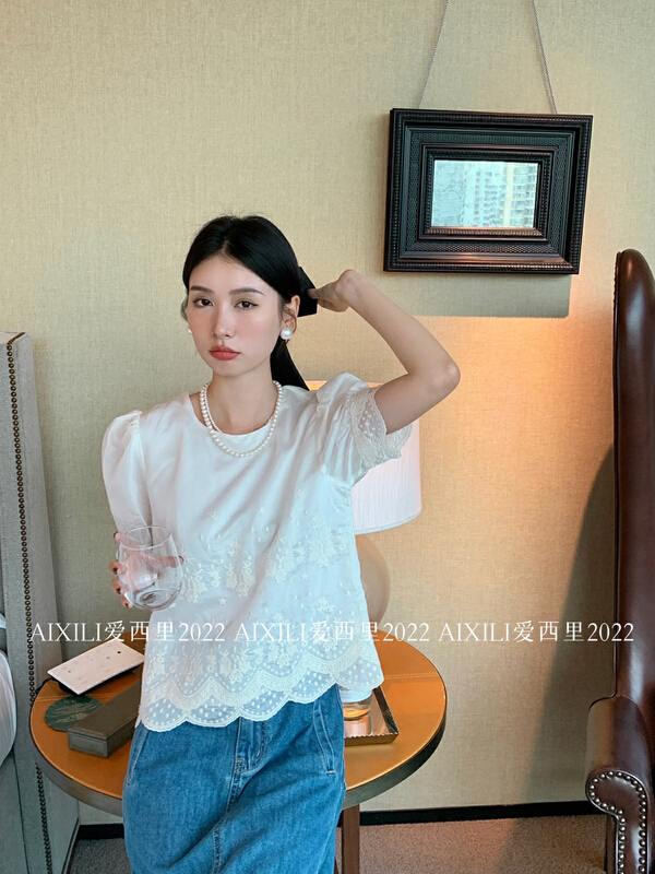 [aixili aixili] round neck Tencel bubble sleeve lace blouse 6721