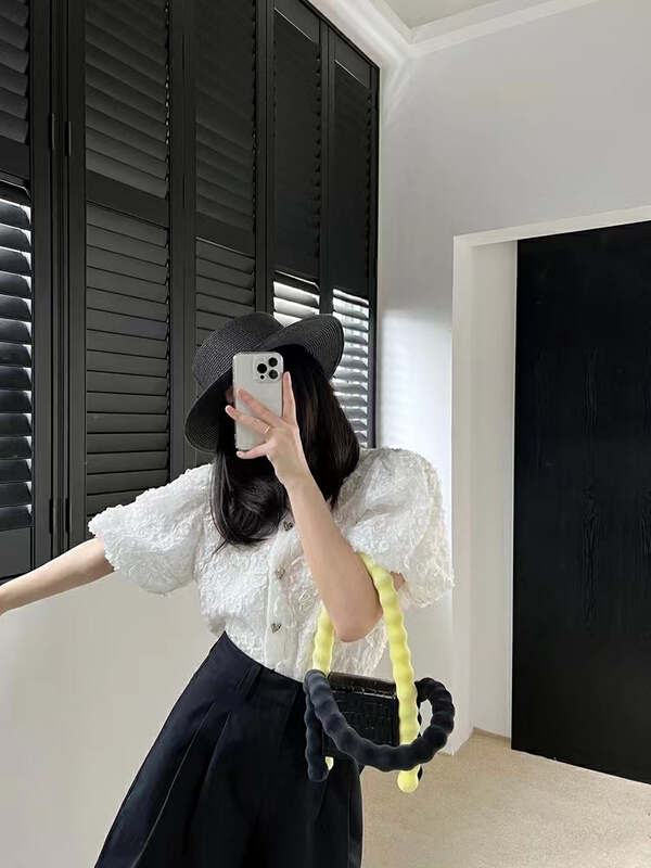 [Mimosa] Korean bubble sleeve love button shirt (with suspender) 1369\hjy