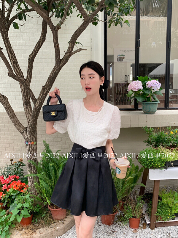 [aixili aixili] temperament little woman three-dimensional texture bubble sleeve shirt (with necklace) pearl necklace 6597