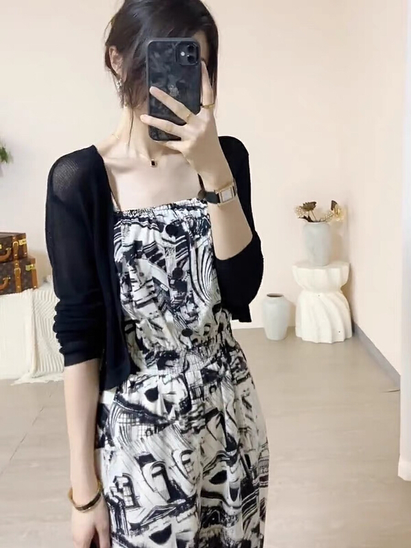 [Kiki studio] comfortable and breathable ink suspenders + simple and slim knitted cardigan set 6100\hjy