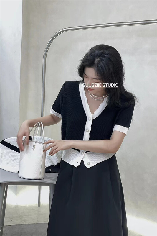 [ancient symbol] temperament small fragrance V-Neck Sweater 68102\hjy