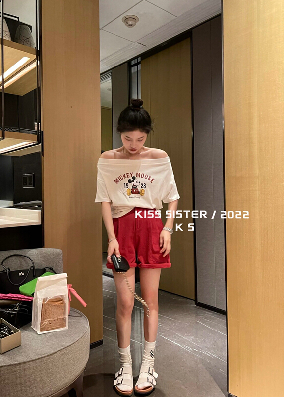 [kiss sister] off shoulder Mickey leaky collarbone top short sleeve T-shirt 9216\ozq