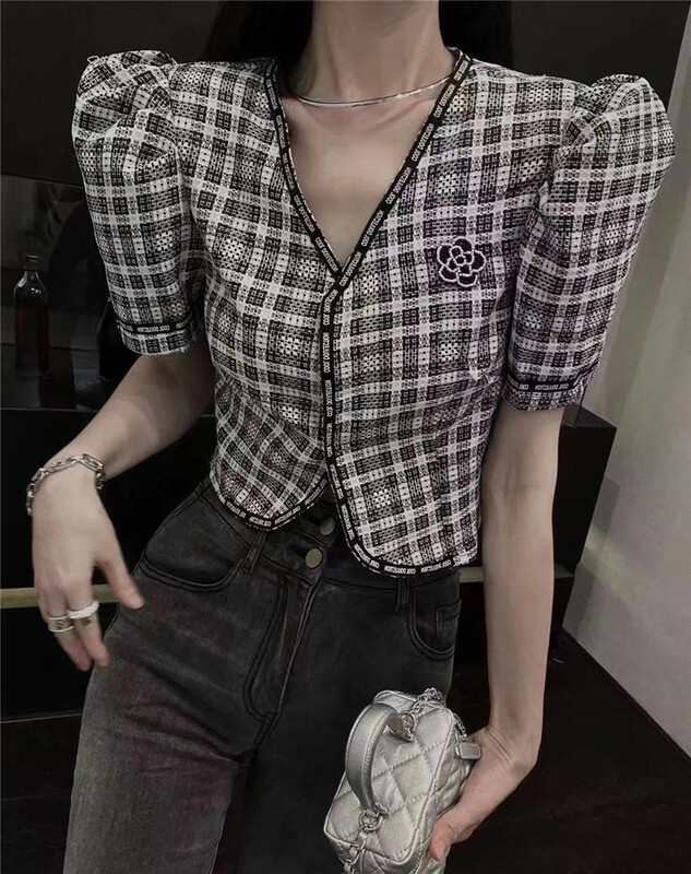 [Han C family] V-neck Plaid bubble sleeve shirt 3106\pcz