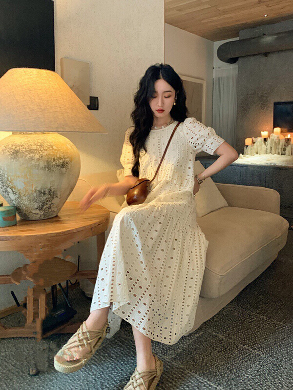 [wgwe] French retro hollow out design sense of minority high waist embroidered dress 1853\pcz
