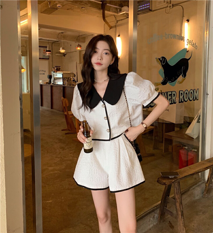 [by] French girls' embossed flower contrast shirt + simple casual Shorts Set 2718\\cl
