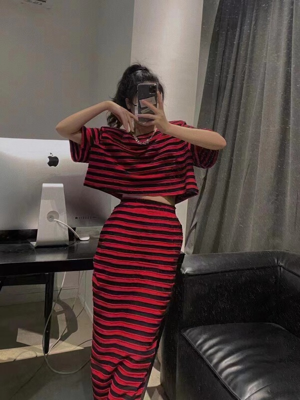 [c.c+] simple stripe short sleeve T-shirt + Split skirt set 6056\wtt