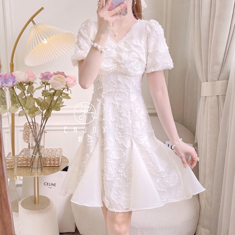 [enjoy · Yueji] sweet heavy industry nail bead bubble sleeve dress 8809-1\pcz