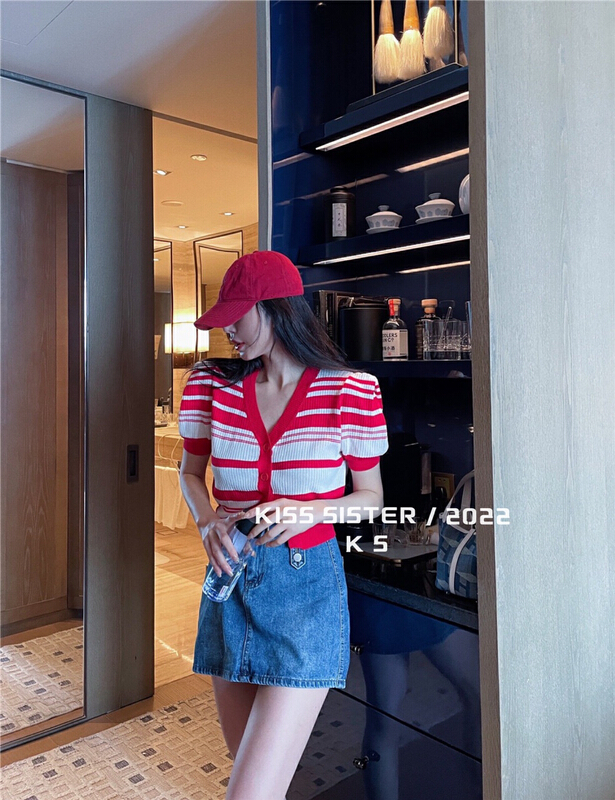 [kiss sister] Korean versatile stripe loose knit 22m8033