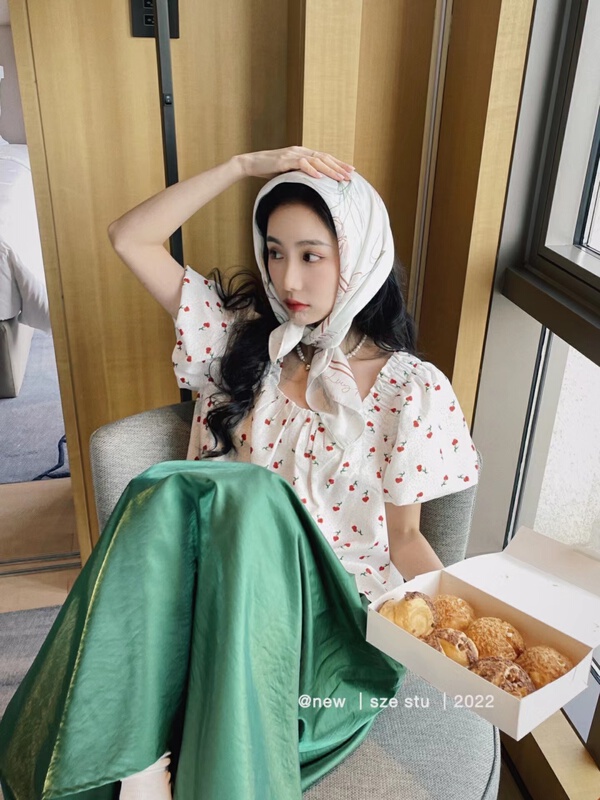[Sze] bubble sleeve Square Neck Shirt 90577